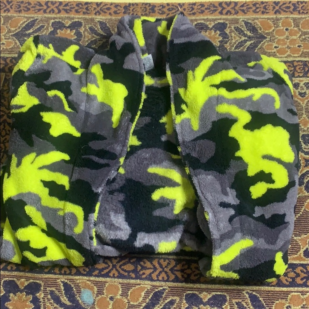 black gray and neon yellow camo rob